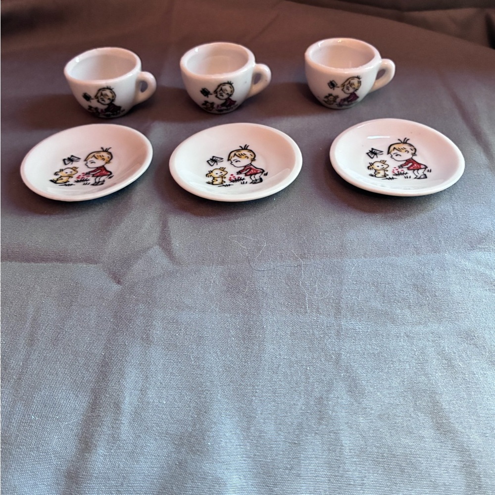 Vintage Mini Toy Tea Set - Blond Girl with Butterfly, 9 Piece Set - Picture 8 of 13